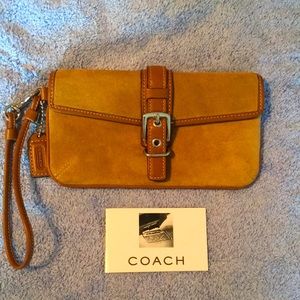 Coach wristlet 😎